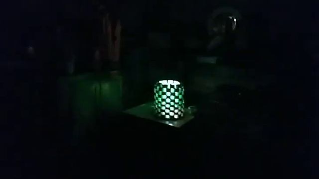 Самодельный светильник из брусочков,горящий разными цветами,а так же вазы из цемента в его освещени смотреть онлайн