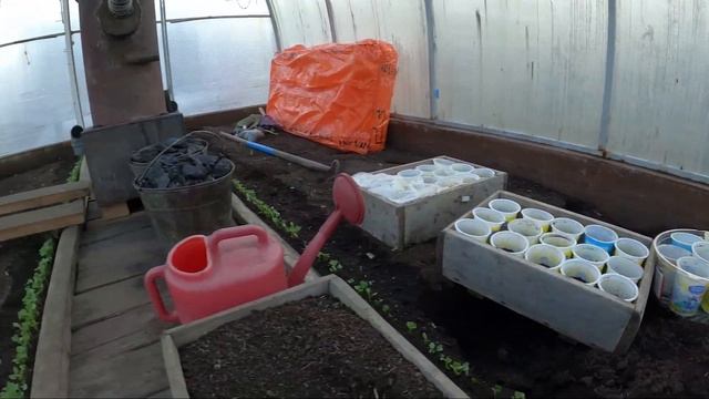 Подогрев теплицы 2 часть. Замеры температуры земли днём и ночью. Утепление фундамента теплицы. смотреть онлайн