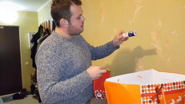 ПОСЫЛКА ОТ РОДИТЕЛЕЙ НА ДЕНЬ АНГЕЛА смотреть онлайн