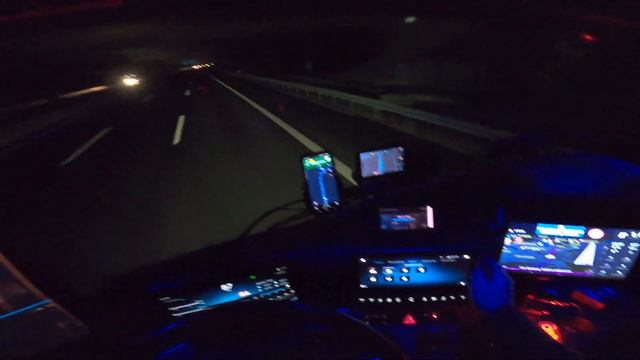 POV Driving MB Actros Giga Space in Nürnberg (Germany) at night. смотреть онлайн