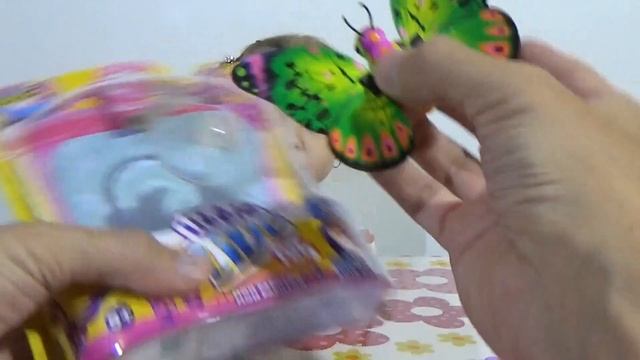 Катя и папа играют с бабочкой смотреть онлайн