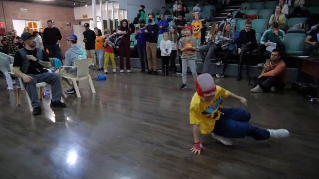 до 13 лет bboy Shock vs Алмаз vs Федор - "ALL OPTION" break dance battle смотреть онлайн