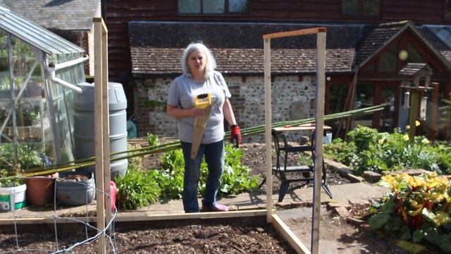 How to Build a Brassica Cage | Protect Your Brassica Plants from Cabbage White Butterflies! смотреть онлайн