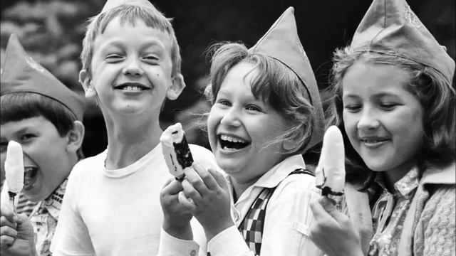 НАЗАД В СССР муз и исп А Сумин ст Виктор Васильев смотреть онлайн