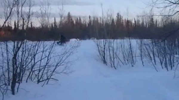 На снегоходах по глубокому снегу