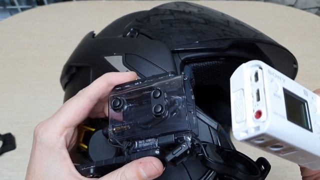 Sony AS300 на мото шлем модуляр