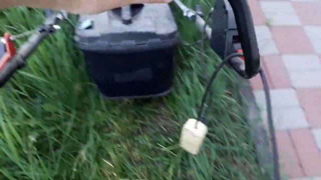 Как косит | Макита электрическая газонокосилка ? How mowing Makita electric lawn mower смотреть онлайн