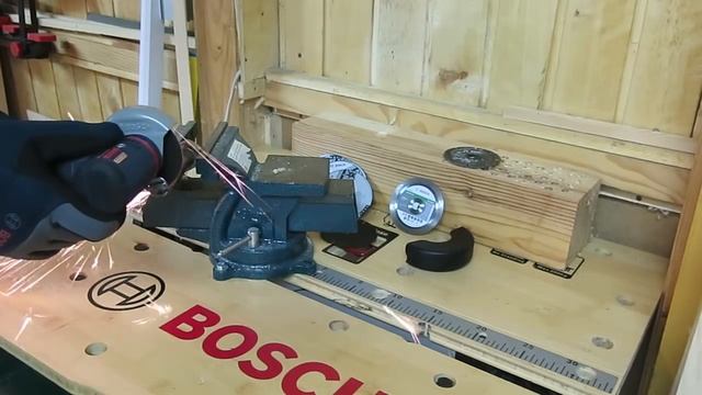 Bosch GWS 12V-76 & болт 20 мм. смотреть онлайн
