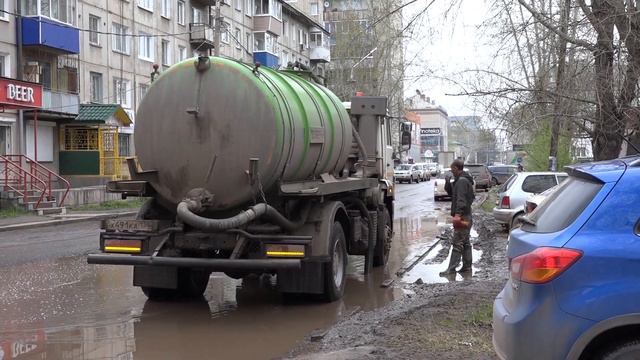 Глазом не измерить, ногами не перейти. Когда Усть-Кут перестанет тонуть в бесчисленных лужах? смотреть онлайн