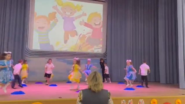 Танец "Капельки стучат" смотреть онлайн