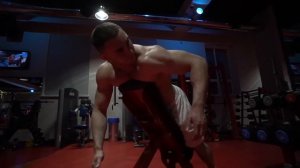 Протяжка на заднюю дельту