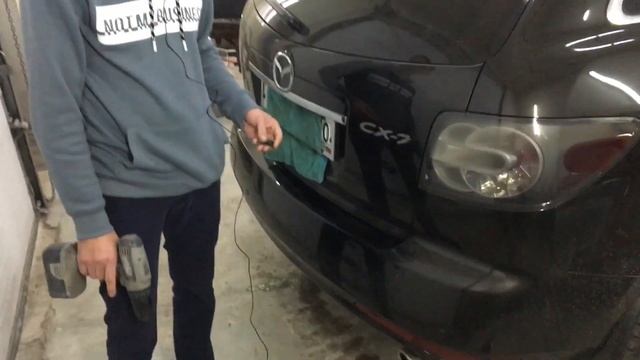 Снятие шильдика с авто и удаление скотча. смотреть онлайн