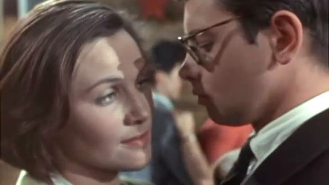 А снег идёт. Из фильма "Карьера Димы Горина". Поёт Ольга Ерёмина. 2016 смотреть онлайн