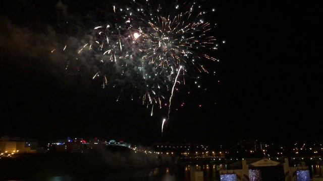 День города Чебоксары. 550 летие. Световое шоу и салют 24/08/2019 смотреть онлайн