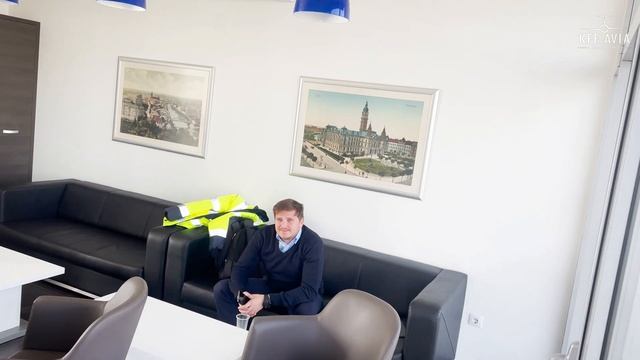 Рабочий день пилота самолёта SAAB340. Девушка пилот, гонки по аэропорту на Crew car. смотреть онлайн