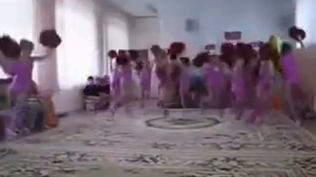 Смешные видео. Приколы. Дети и животные. Танец с помпонами Черлидинг Cheerleading смотреть онлайн