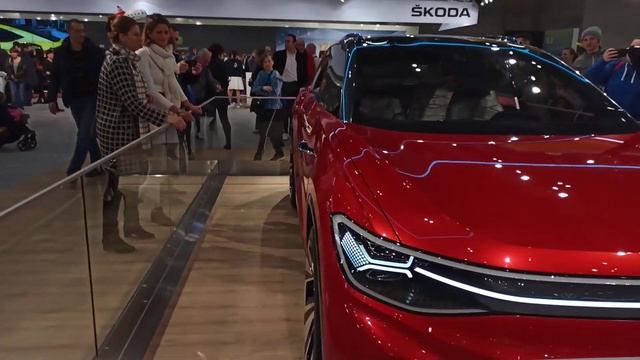 VW ID. ROOMZZ Studie Volkswagen – Vienna Autoshow 2020. DJI Osmo Mobile 3 & Xiaomi Redmi Note 8 Pro смотреть онлайн