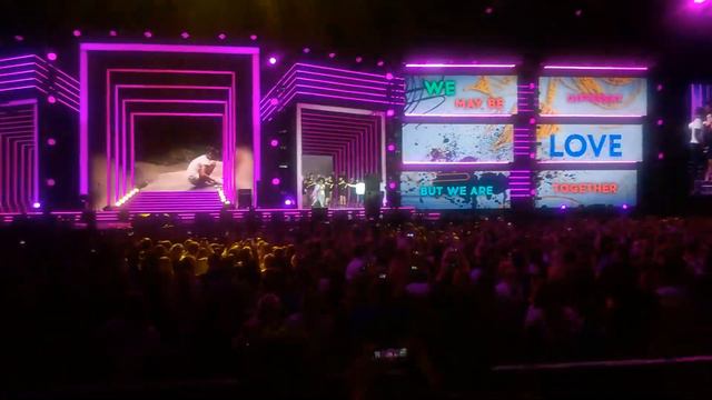 Зачем молчать когда есть голос Quest Pistols Show — Непохожие смотреть онлайн