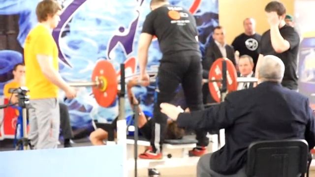 Никита Фадеев. Жим лёжа 77,5 кг. смотреть онлайн