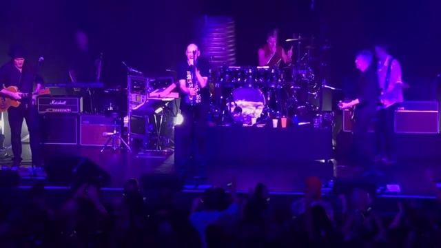 Midnight Oil "Beds Are Burning" & "Forgotten Years" (live - 8/29/17) смотреть онлайн