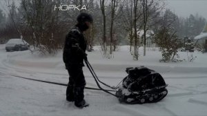 компактный мотобуксировщик тащит микроавтобус. Возможности мотособаки