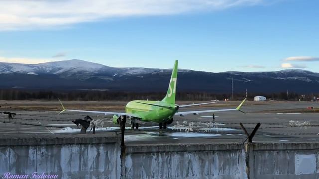 Boeing 737-8MAX. Авиакомпания S7. Аэропорт Магадан смотреть онлайн