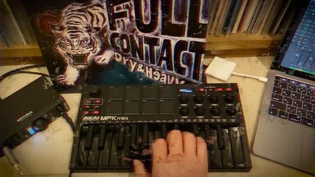 dry & heavy / rumble AKAI MPK mini cover смотреть онлайн