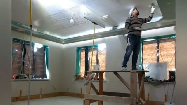 как клеить стеклохолст на потолок одному.1 часть.