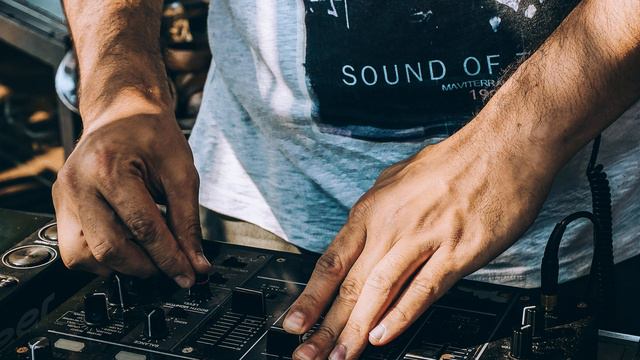 BMYE - pourquoi chérie it's over (Tricky Rom Remix).mp3 смотреть онлайн