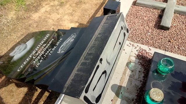 Упал памятник.. Установка не наша... Не экономьте на материалах... смотреть онлайн