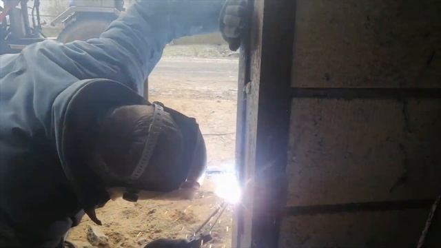 Ворота для гаража. Свет. Настил смотровой ямы. Строительство гаража продолжается. смотреть онлайн