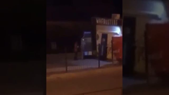 В Благовещенске ночью подростки взломали холодильник с напитками смотреть онлайн