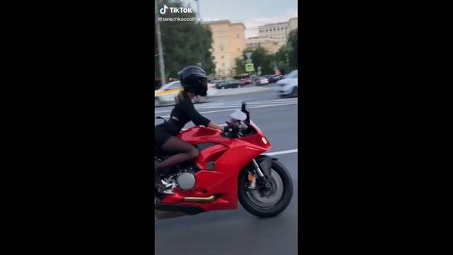 Красивые девушки на мотоциклах! Biker Girl. Tik Tok Сompilation 2