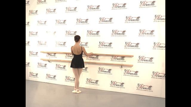 "PIROUETTE" 11.02.01 Battement retiré, подготовка к battement développé, двумя руками за палку смотреть онлайн