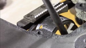 Как правильно выставить игловодитель и челнок. Видео № 366.