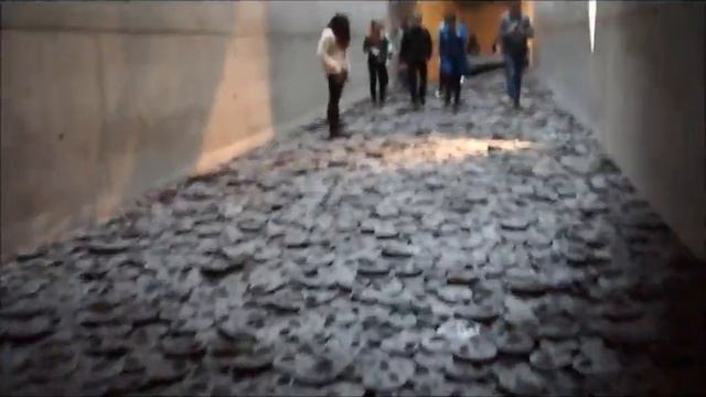 JACOB JR MY JEWISH WORLD JEWISH MUSEUM BERLIN SHALECHET смотреть онлайн