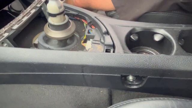 BMW 1 Series - Centre Console Removal - TUTORIAL How to (E81 E82 E87 E88) смотреть онлайн