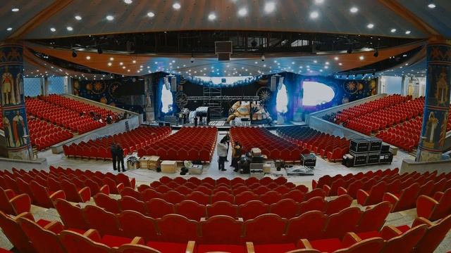 Сборка сценических декораций в Храме Христа Спасителя 2019. Интербал. 4K смотреть онлайн