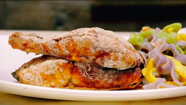 Полезная кета, запеченная с пряными травами! На гарнир-цветная лапша.