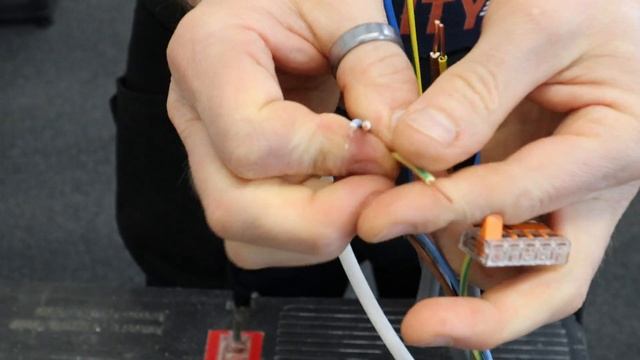 Wago 221 vs Ideal Gen II Connectors смотреть онлайн