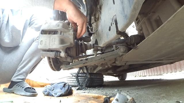 Замена тормозных шлангов 2 правила Chery, Lancer и другие авто смотреть онлайн