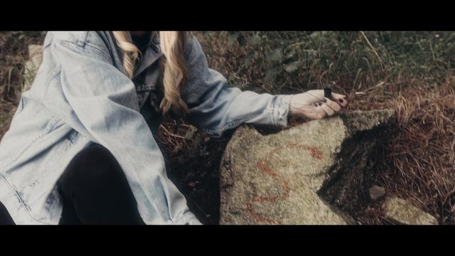 Snakes & Ladders - Original by Alison Vard Miller смотреть онлайн