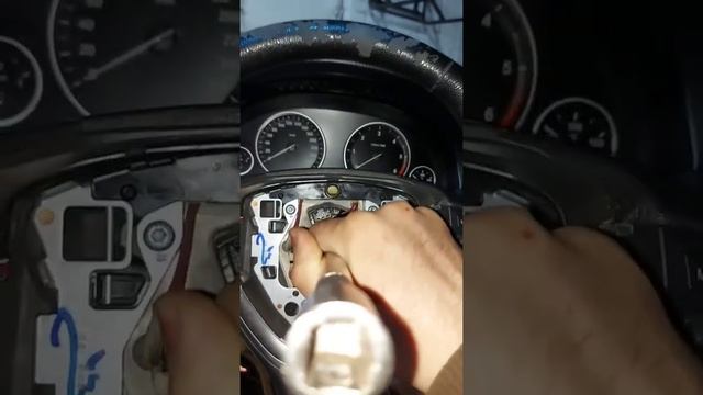 Как снять водительскую подушку на BMW F10 ? Перетяжка руля на BMW F10 #bmw #e36 #f10  #bmwm #m3 #m4