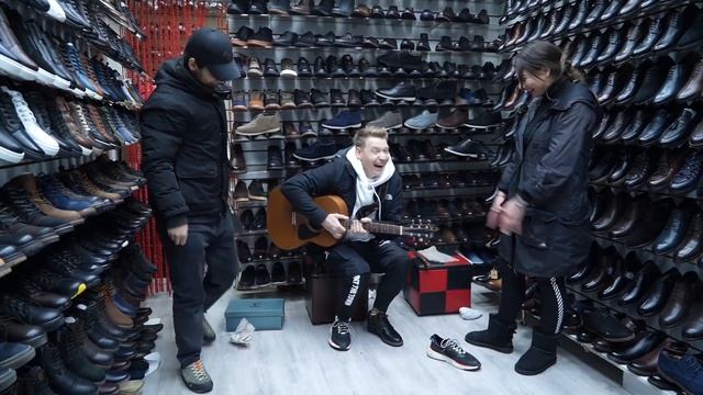 ГИТАРИСТ на БЫДЛО-РЫНКЕ ПРИТВОРИЛСЯ НОВИЧКОМ смотреть онлайн