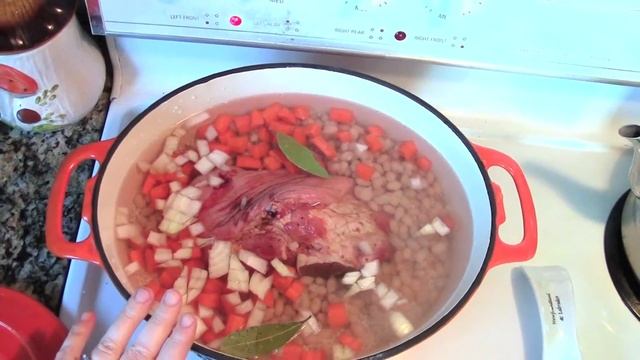 Foodie TV: Super Easy Latvian Cooking Best Bean Soup with Suzie the Foodie