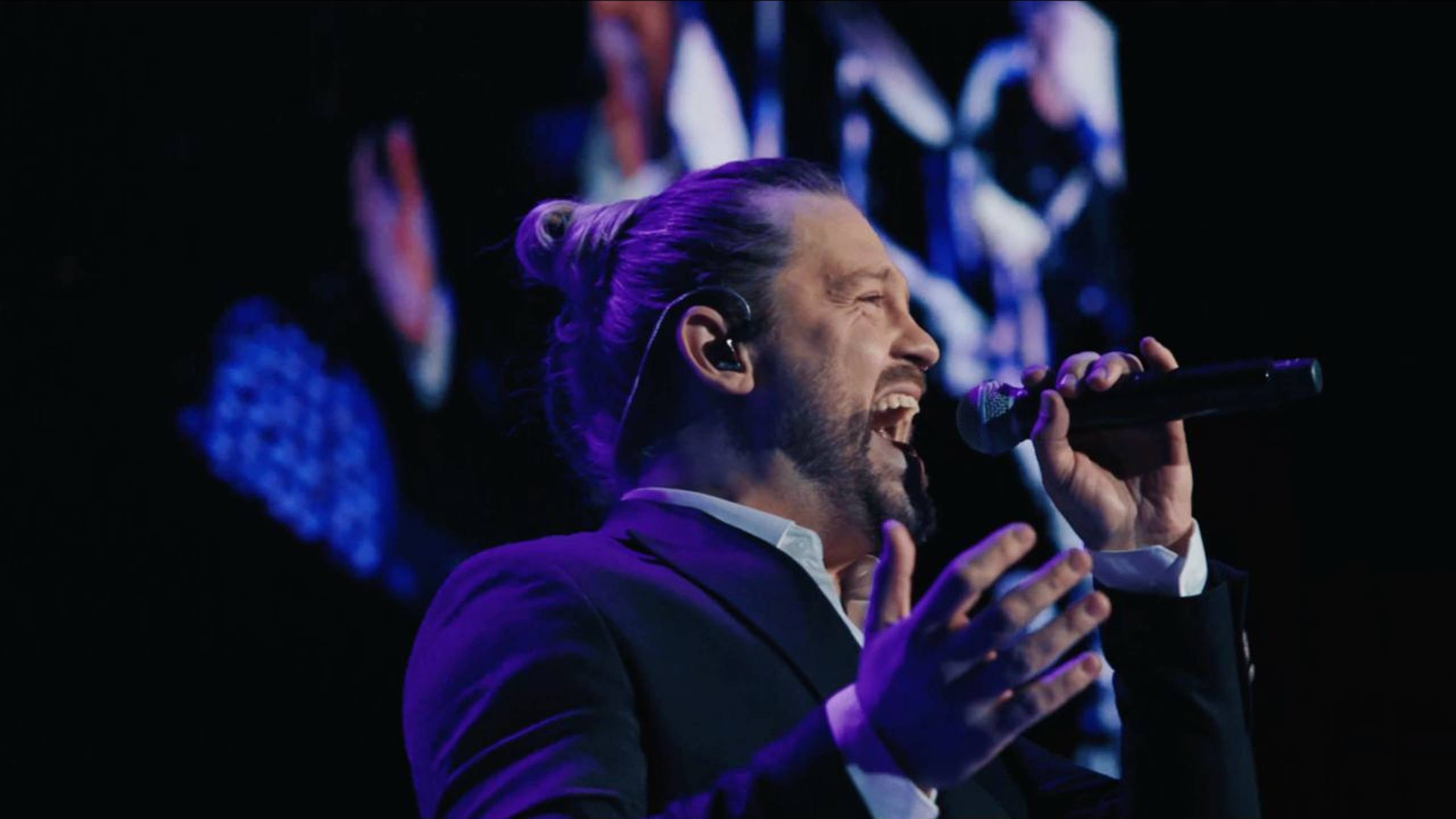 Арсений Бородин - Ты не целуй (Концерт в Vegas City Hall) смотреть онлайн