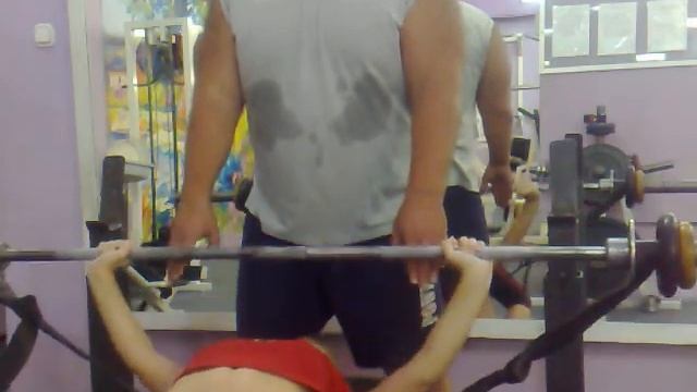 Жим лежа на БМВ с резиной Наумова Марьяна 19.09.10 28.5 кг. смотреть онлайн