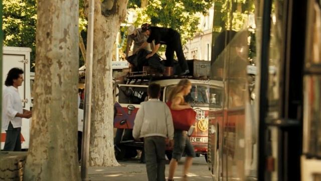 Мистер Бин на отдыхе ( Бин ловит курицу с билетом)