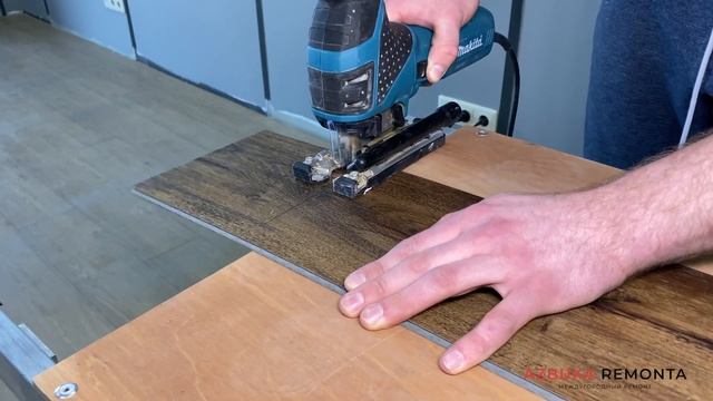 Укладываем виниловую плитку на ламинат | укладка напольного покрытия | отделка квартир спб смотреть онлайн