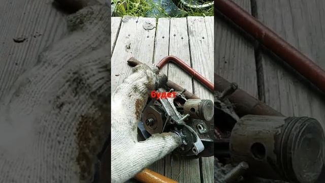 Цилиндр заржавел, колневал в ржавчине. Мопед Рига, двигло Д8м. ? смотреть онлайн
